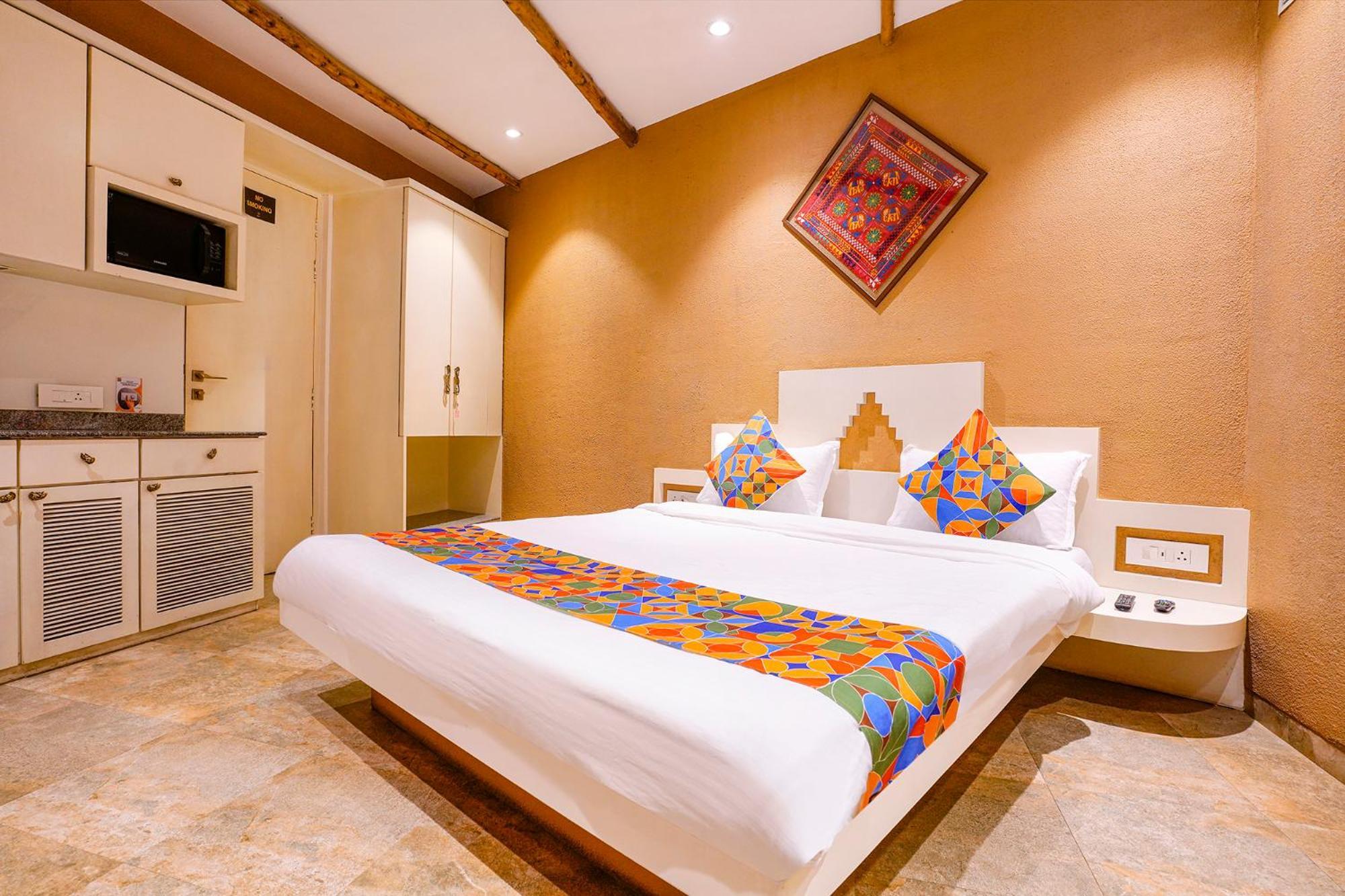 Fabhotel Corporate Jb Nagar Nr Airport Bombaj